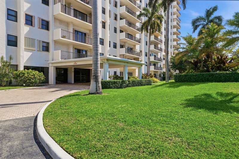 Condo for sale at The Summit 506s