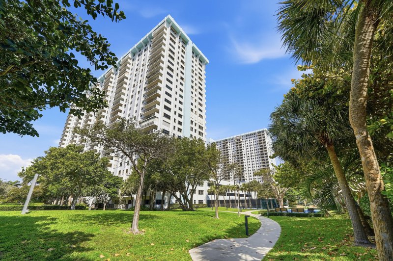 Condo for sale at The Summit 506s