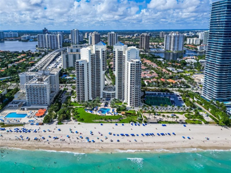 Condo for sale at Ocean One 304