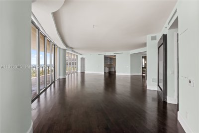 Comprar apartamento no St Regis Bal Harbour Center Tower 600