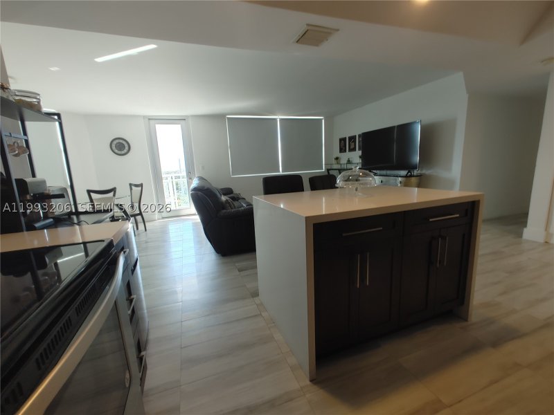 Condo for sale at Burleigh House 525