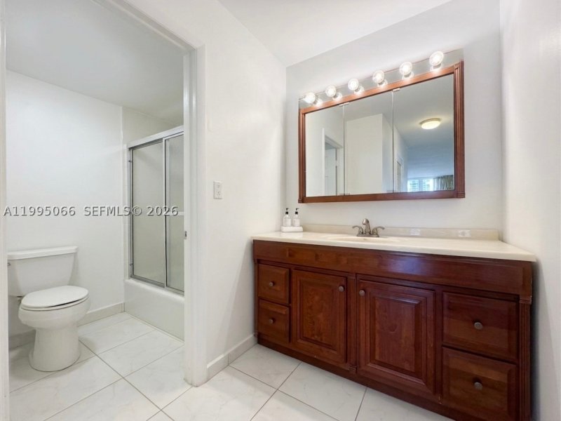 Condo for sale at Hallmark of Hollywood 816