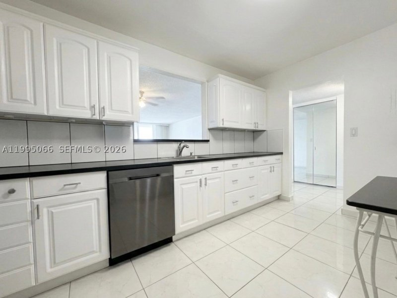 Condo for sale at Hallmark of Hollywood 816