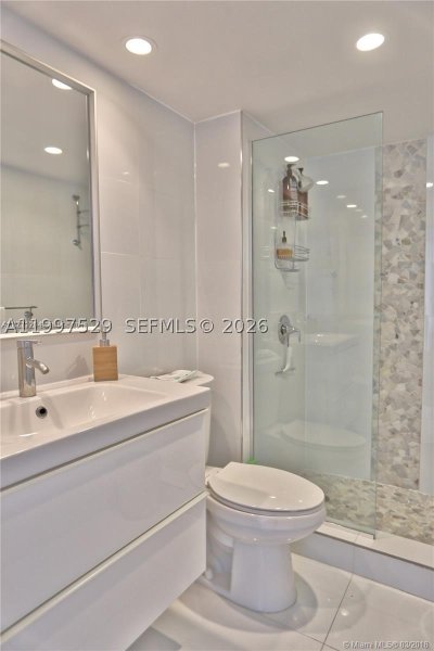Apartment for rent at Oceanside Plaza 5F