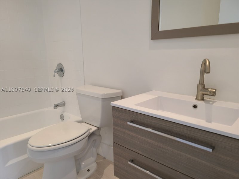 Apartment for rent at Four Ambassadors 1207