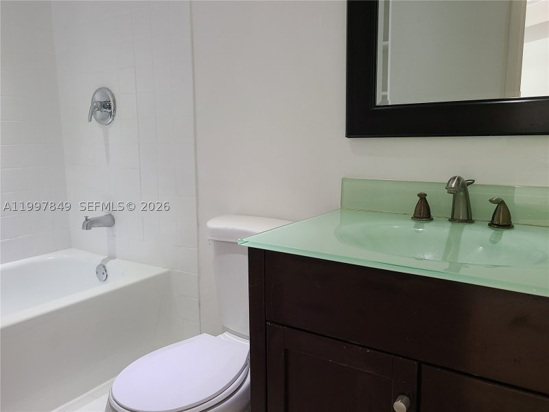 Apartment for rent at Four Ambassadors 1207