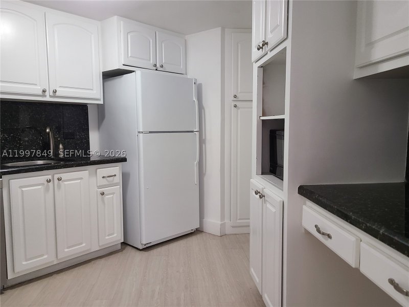 Apartment for rent at Four Ambassadors 1207