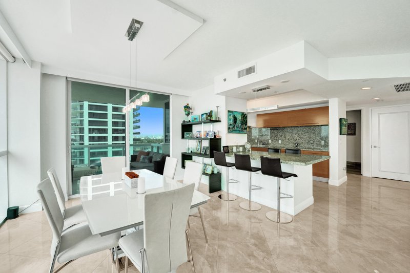 Condo for sale at Las Olas Beach Club 1107