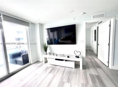 Aluguel de apartamento no The Collins Condo 806