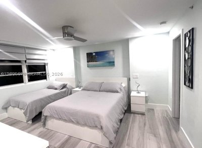 Aluguel de apartamento no The Collins Condo 806