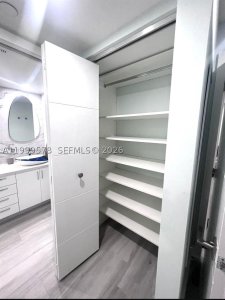 Aluguel de apartamento no The Collins Condo 806