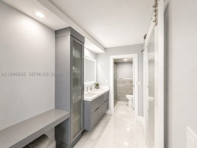 Aluguel de apartamento no Bayshore Place 702E