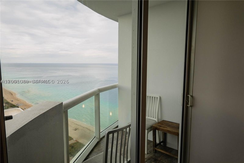 Alquiler de apartamento en Akoya 2710