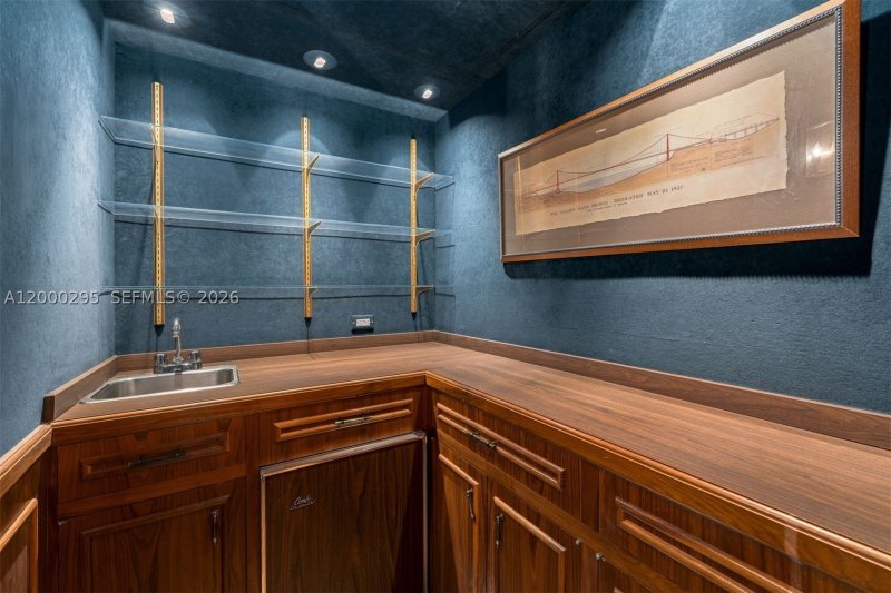 Condo for sale at Tower House 304