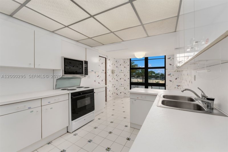 Condo for sale at Tower House 304