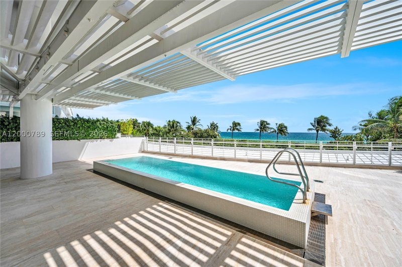 Comprar apartamento en The Surf Club Four Seasons Condo & Hotel S-201