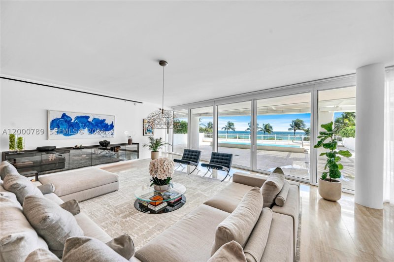 Comprar apartamento en The Surf Club Four Seasons Condo & Hotel S-201