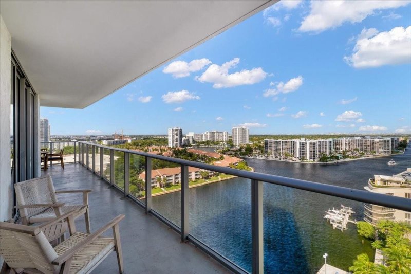 Condo for sale at Hyde Beach House R1102