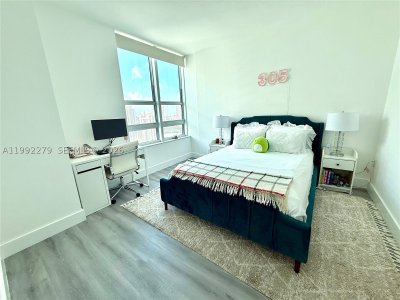 Comprar apartamento no The Plaza Tower I 2706