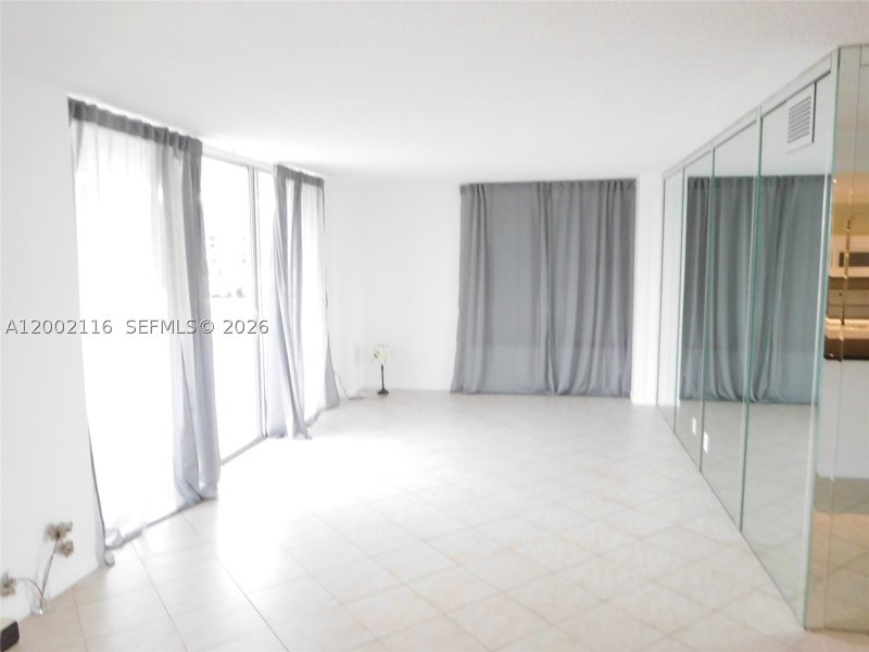 Condo for sale at Hallmark of Hollywood 305