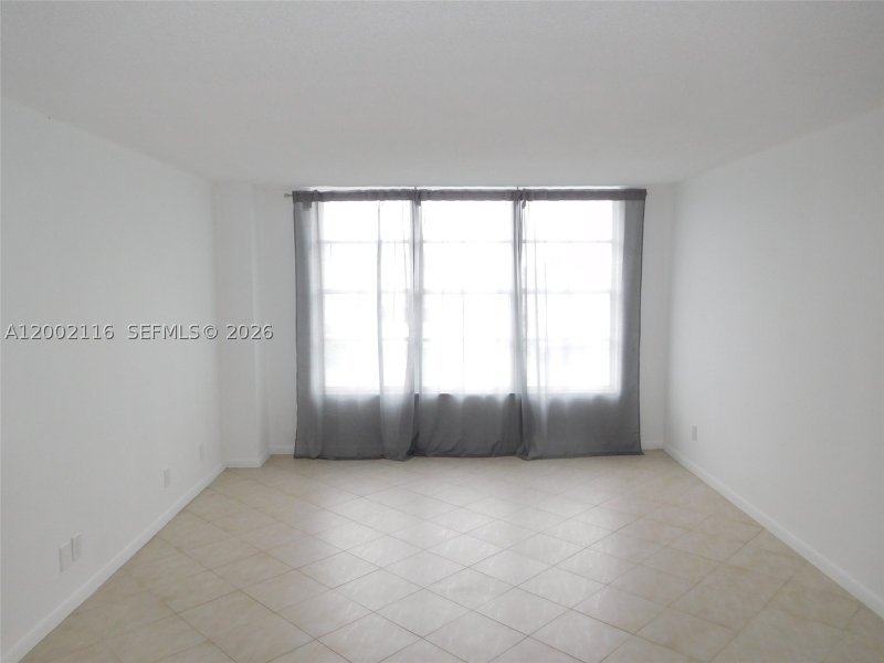 Condo for sale at Hallmark of Hollywood 305