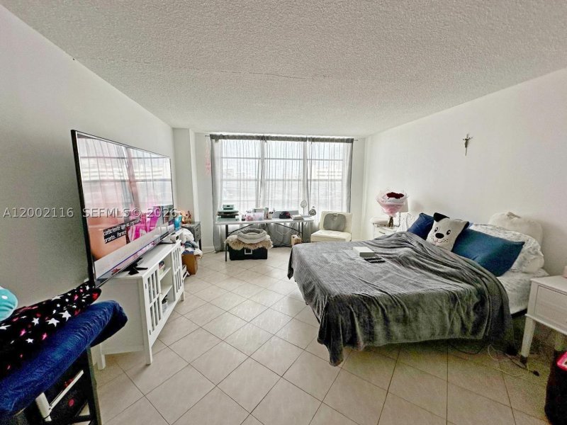 Condo for sale at Hallmark of Hollywood 305