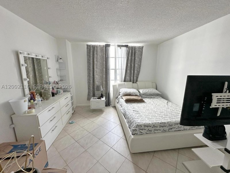 Condo for sale at Hallmark of Hollywood 305