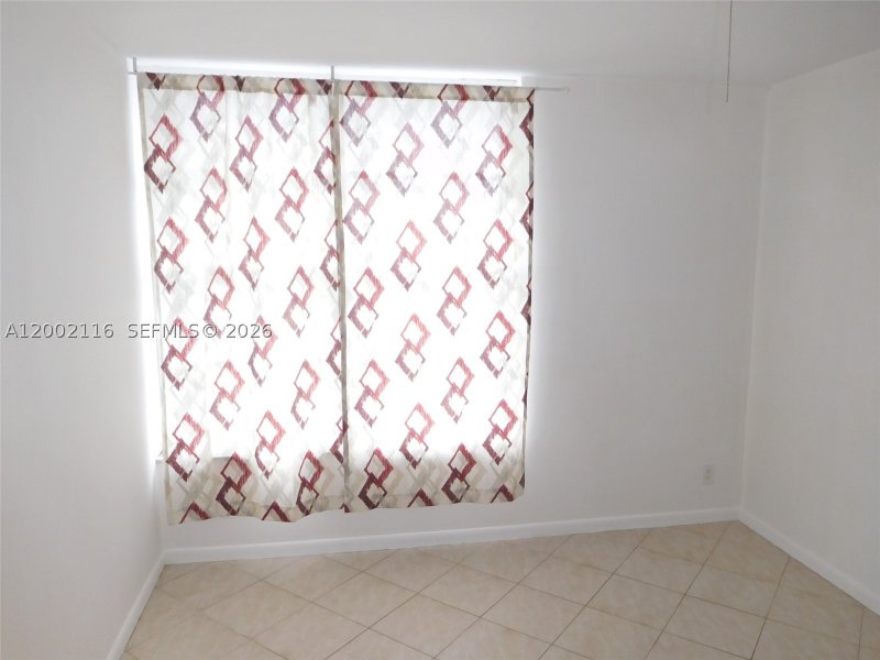 Condo for sale at Hallmark of Hollywood 305