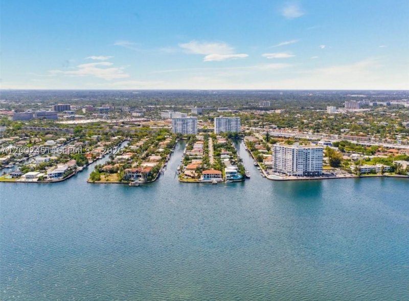 Condo for sale at Bayview Towers C1502