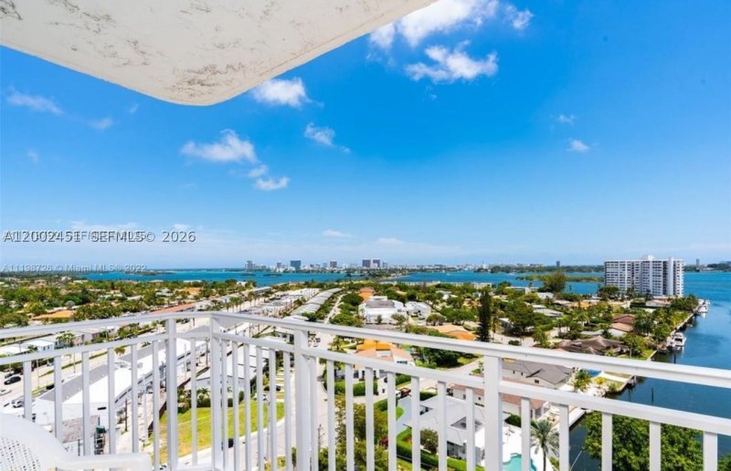 Condo for sale at Bayview Towers C1502