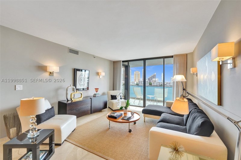 Condo for sale at Williams Island 2800 1001