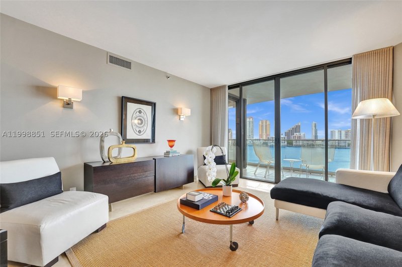 Condo for sale at Williams Island 2800 1001