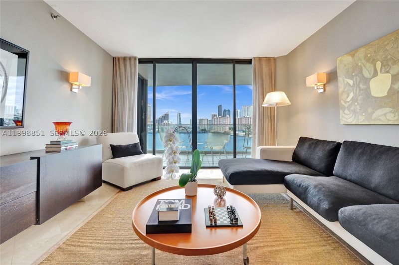 Condo for sale at Williams Island 2800 1001
