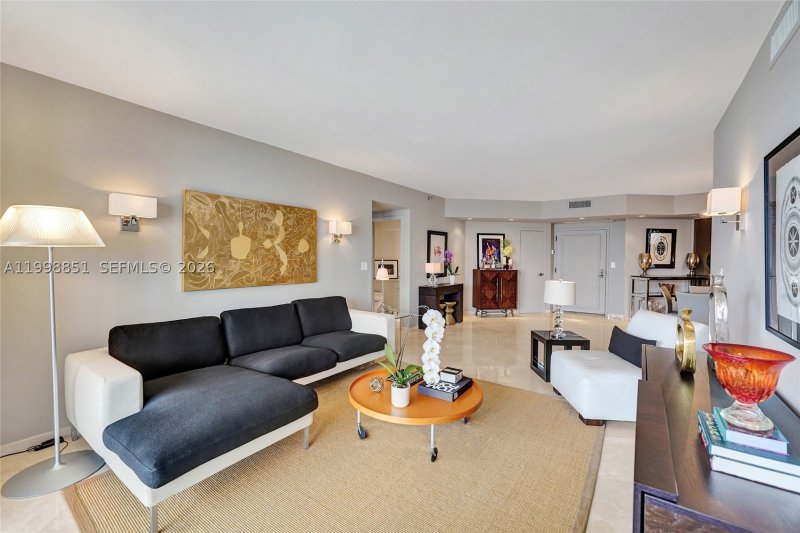 Condo for sale at Williams Island 2800 1001
