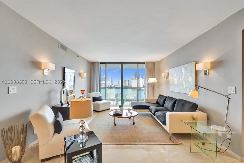 Condo for sale at Williams Island 2800 1001