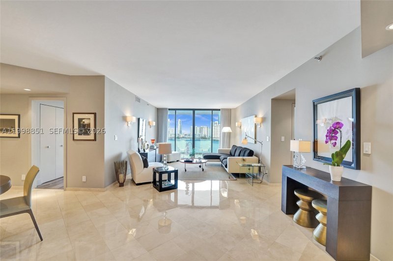 Condo for sale at Williams Island 2800 1001
