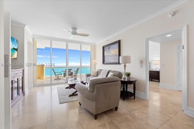 Alquiler de apartamento en Acqualina Resort & Spa 2702