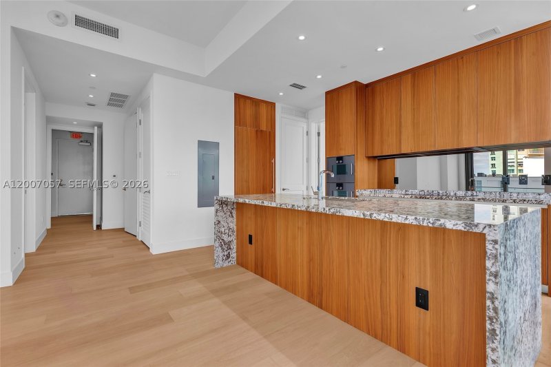 Comprar apartamento no Una Residences at Brickell 803