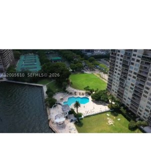 Aluguel de apartamento no Jockey Club 1815