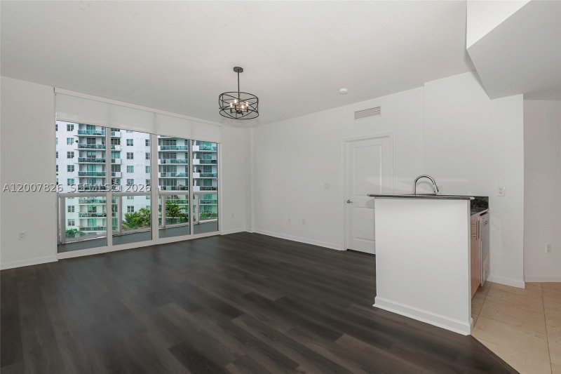 Condo for sale at 360 Condominium West 703