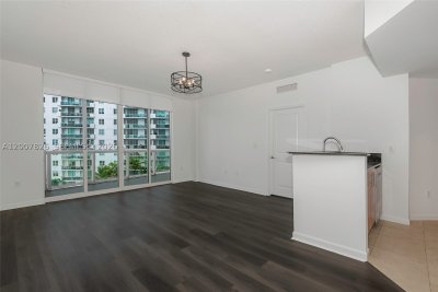 Comprar apartamento no 360 Condominium West 703