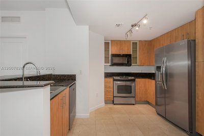 Comprar apartamento no 360 Condominium West 703