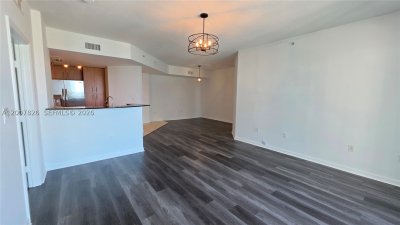 Comprar apartamento no 360 Condominium West 703