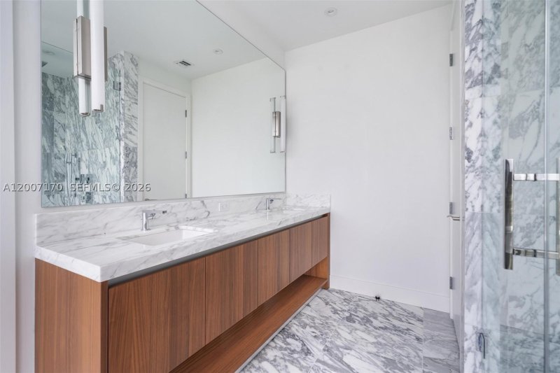 Apartment for rent at Una Residences at Brickell 1904