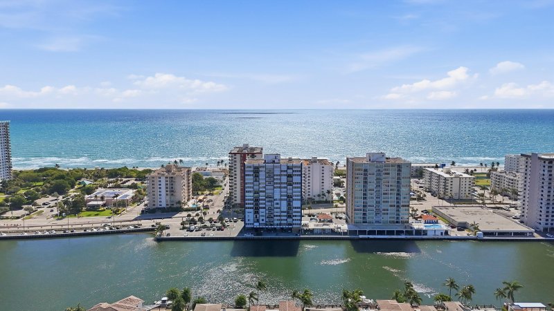Condo for sale at Trafalgar Towers 303