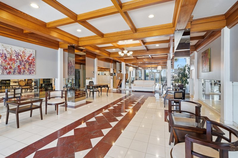 Condo for sale at Trafalgar Towers 303