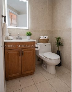 Comprar apartamento no Four Ambassadors 805