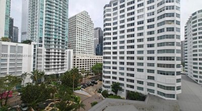 Comprar apartamento no Four Ambassadors 805
