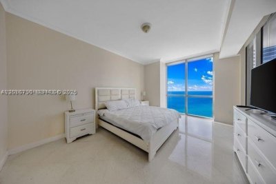 Alquiler de apartamento en Trump Palace 4702