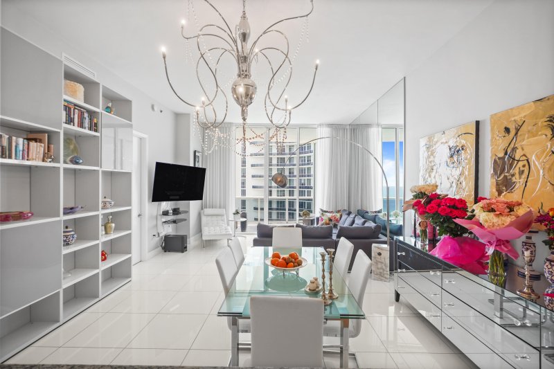 Comprar apartamento no Trump Tower Two 3902